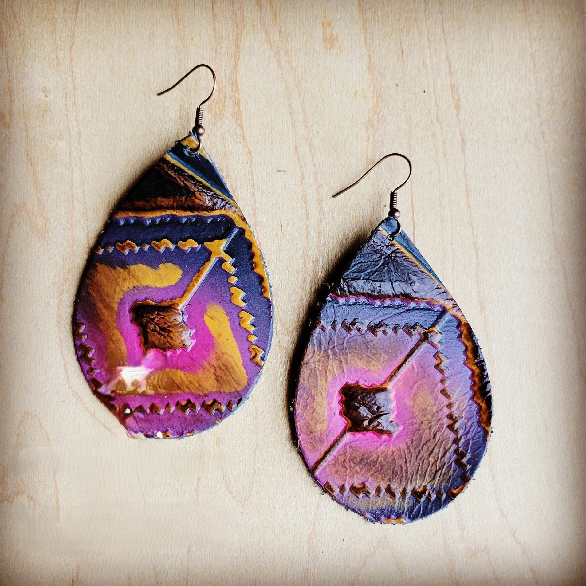 Leather Teardrop Earring-Magenta Navajo 215o