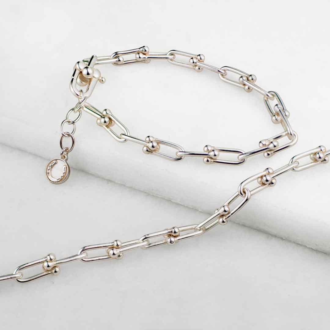 Bellamy - Horseshoe Link Equestrian Necklace in Silver