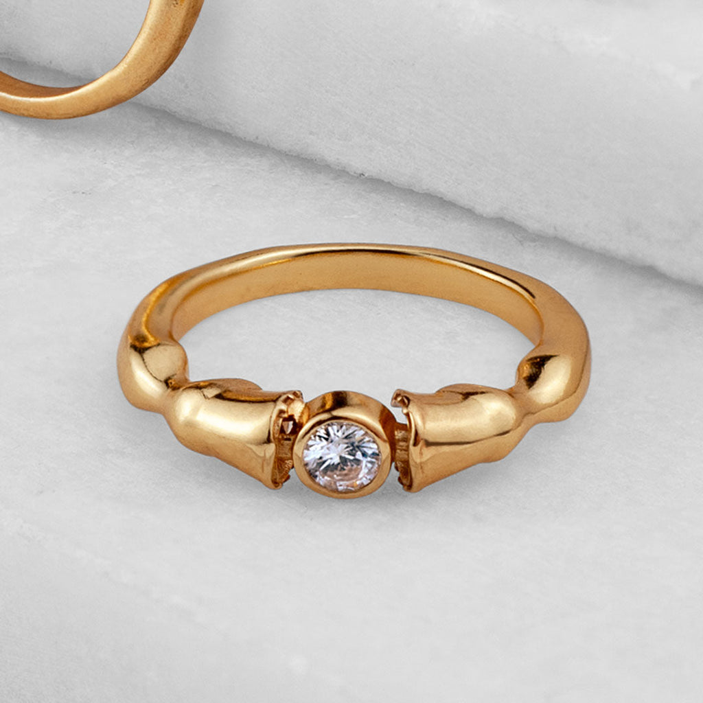 Cavallo - Moissanite Horseshoe Earring in Gold