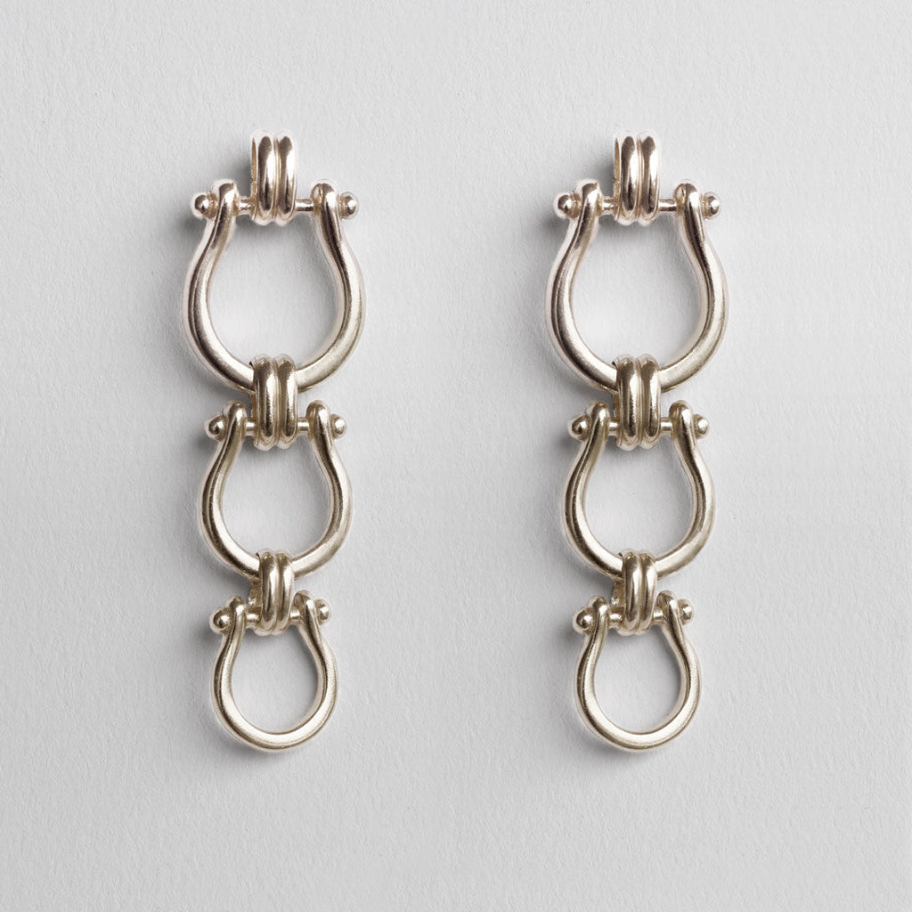 Chapelle - Horseshoe Link Earring in Silver