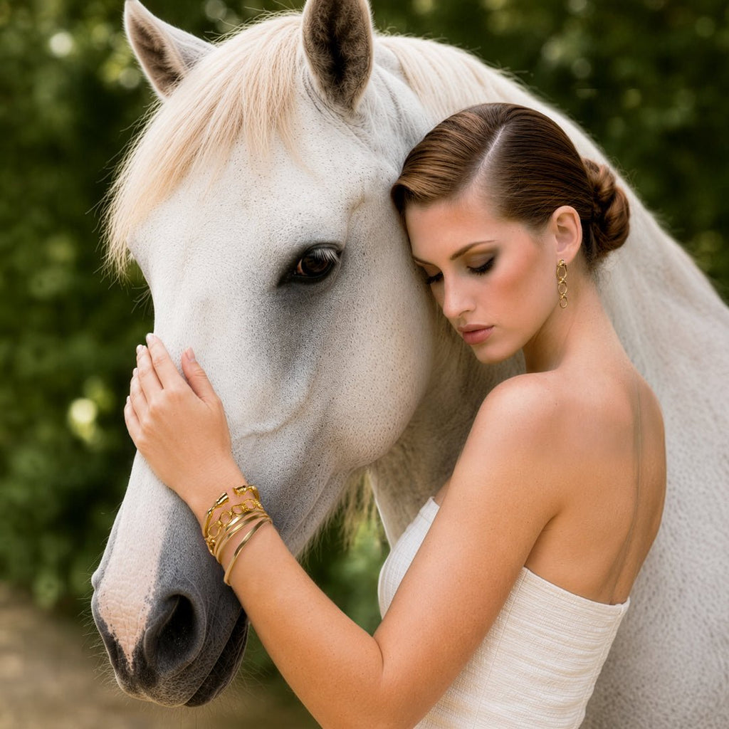 Chapelle - Horseshoe Link Equestrian Bracelet in Gold