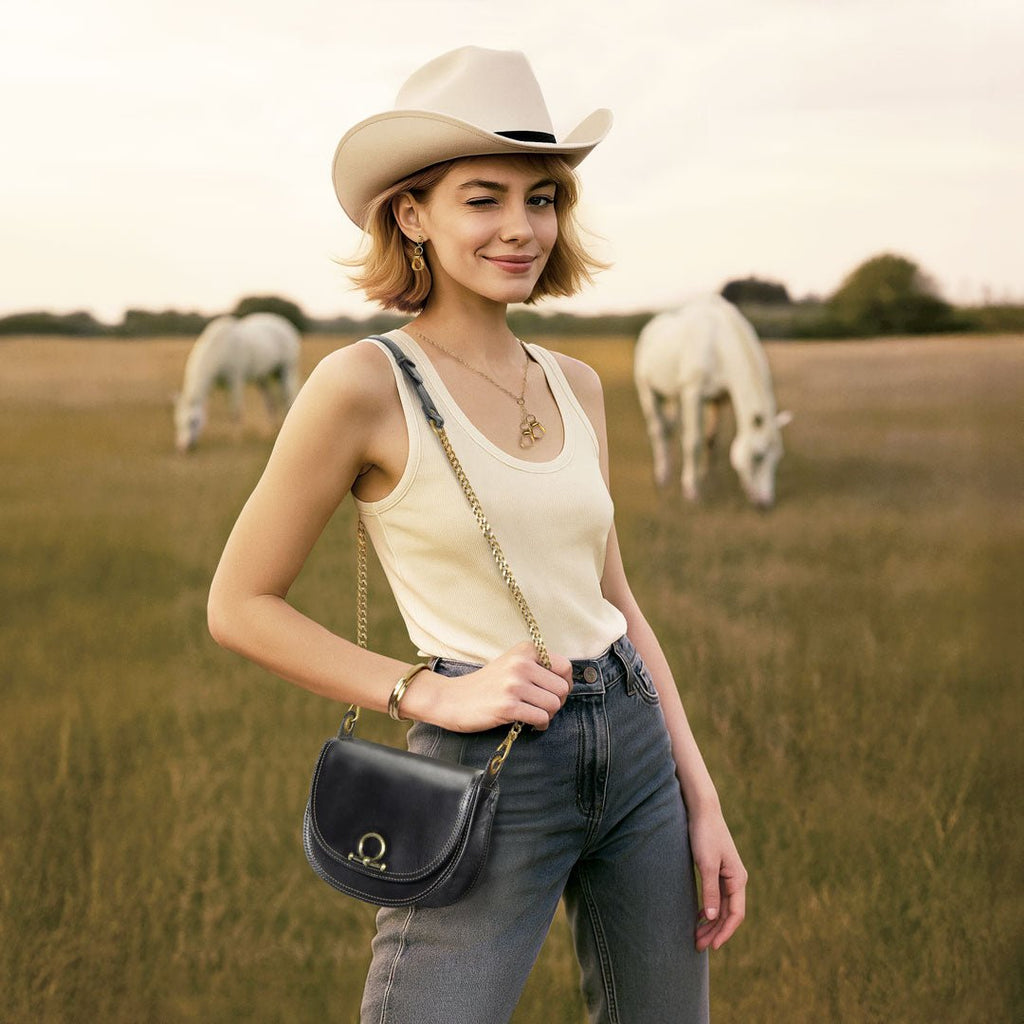 Cheyenne - Single Western Stirrup Necklace in Gold